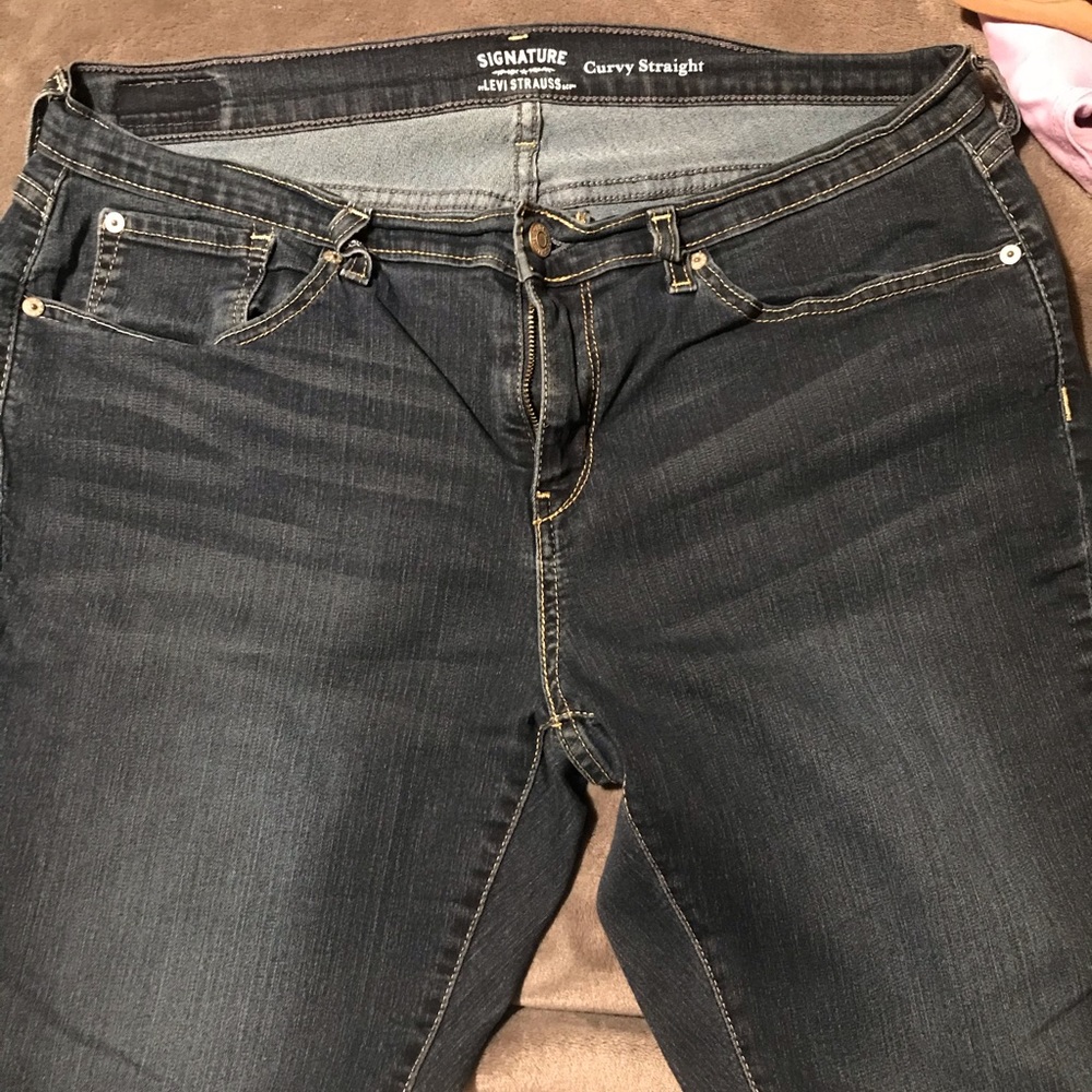 Curvy straight Levi jeans